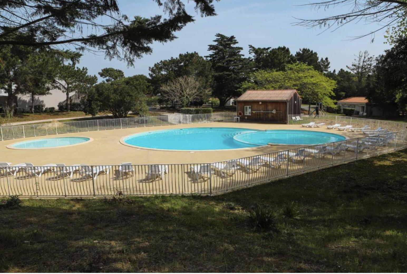 Maisonnette La Coti H5 Avec Piscine Interieure Chauffee, A 400 M De La Plage Et Menage De Fin Sejour Compris แซ็งต์-จอร์จส์-โดเลรง ภายนอก รูปภาพ
